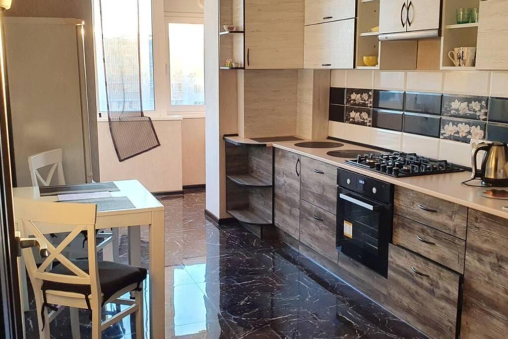 Новая Apartamento Vinnytsia Exterior foto
